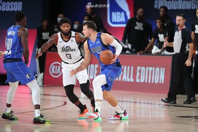 在赛后的采 在赛后的采