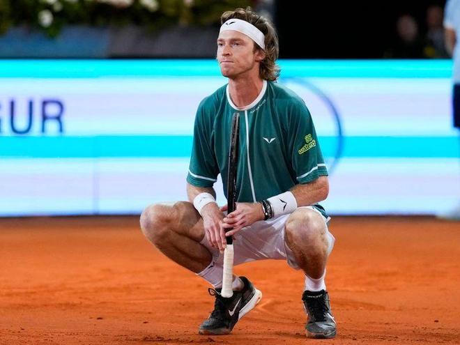 转会市场上 转会市场上