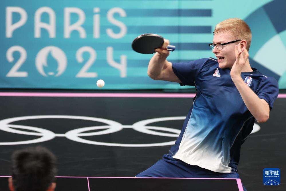 一边是强调 一边是强调